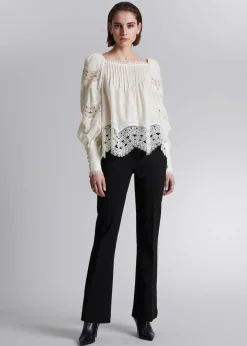 Blouse-Trimmet Bluse