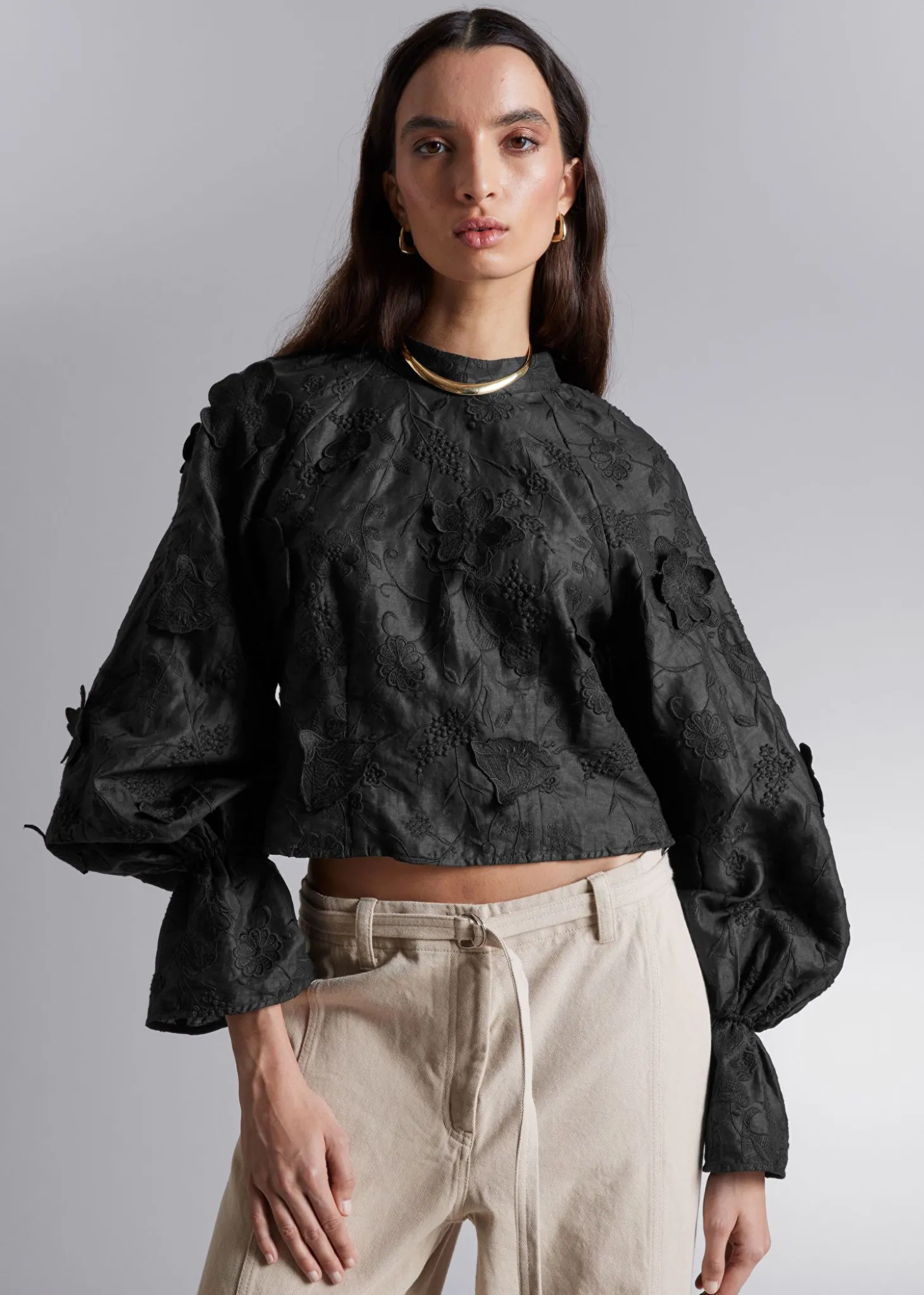 Bluse Med Beskaret Blomsterapplikasjon