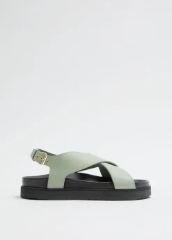 Criss-Cross Skinnsandaler