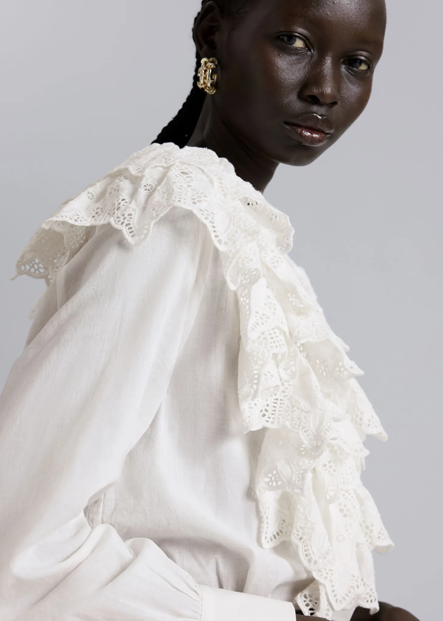 Lagdelt Ruffle Bluse
