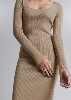 Ribbet Slim Midi-Kjole