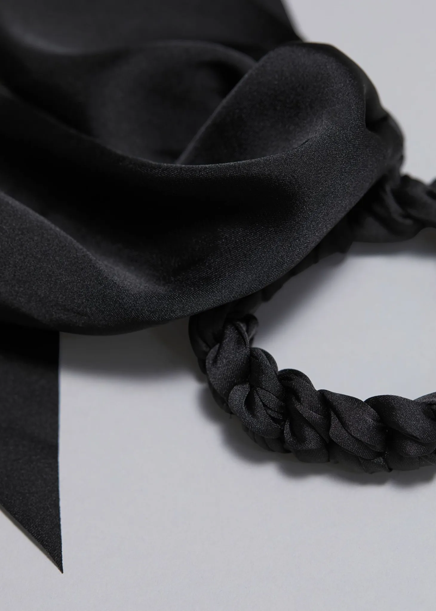 Sateng Skjerf Tie Scrunchie