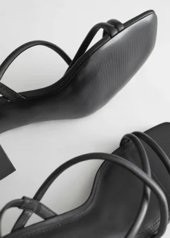 Strappy Blokkhaelsandaler
