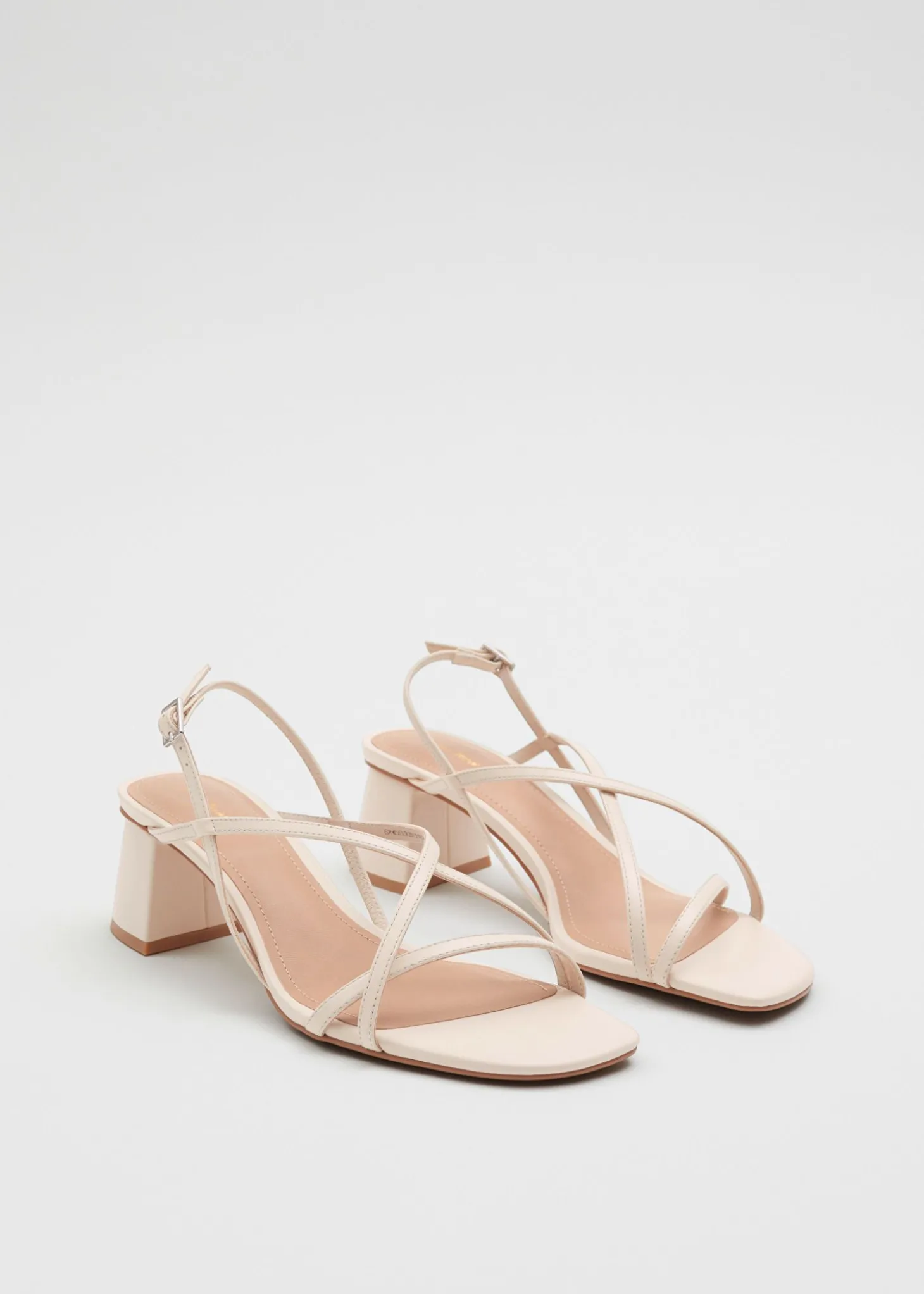 Strappy Skinnsandaler