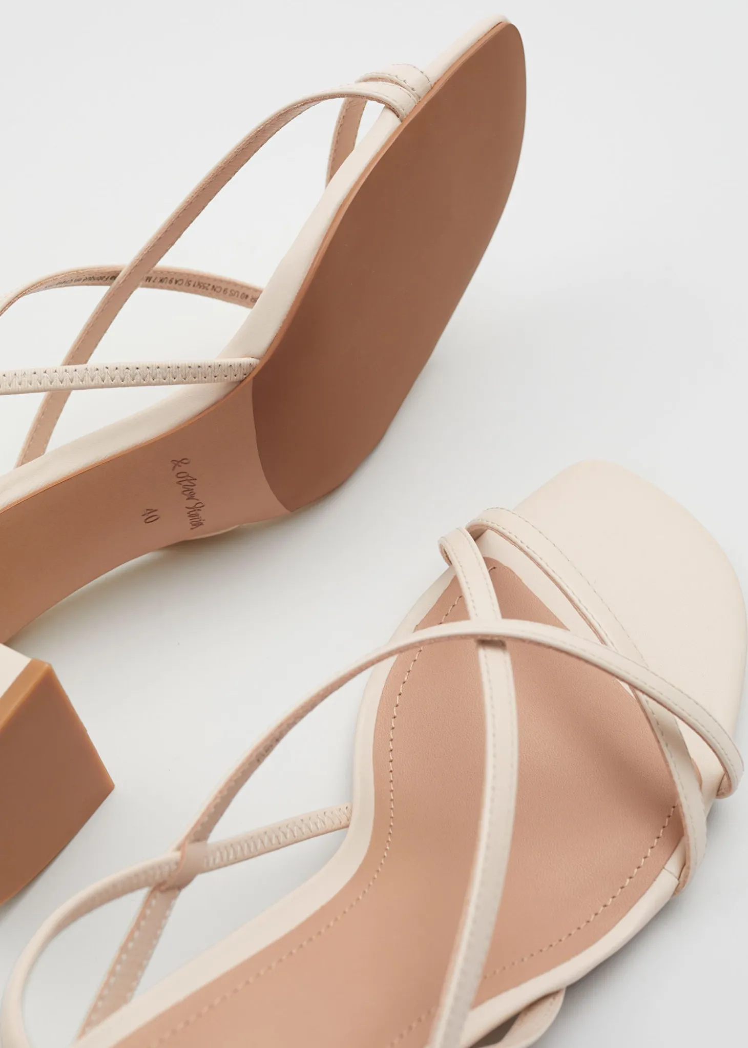 Strappy Skinnsandaler