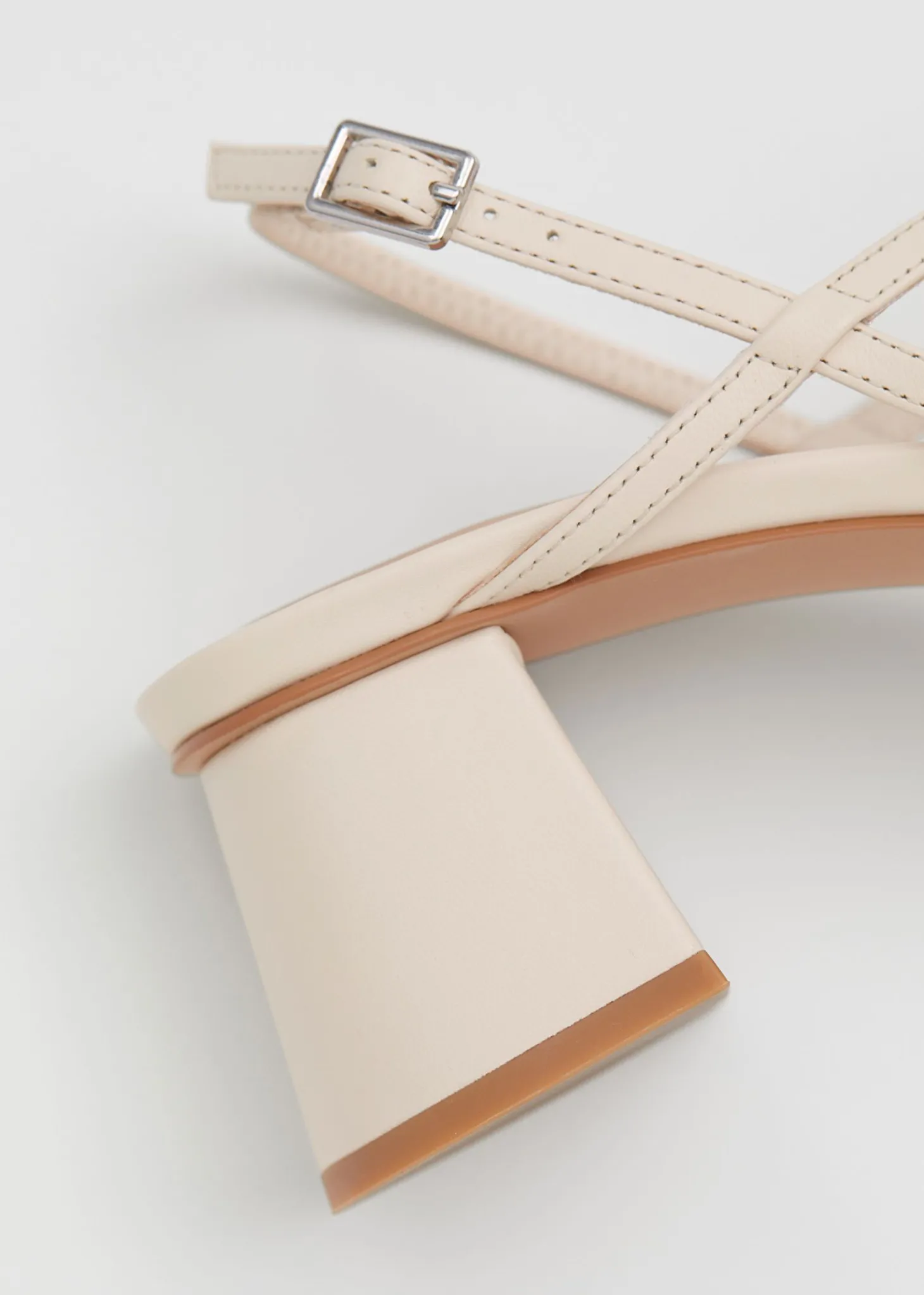 Strappy Skinnsandaler