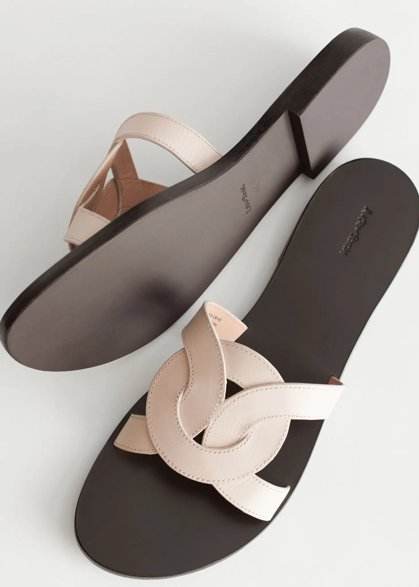 Vevde Skinnsandaler